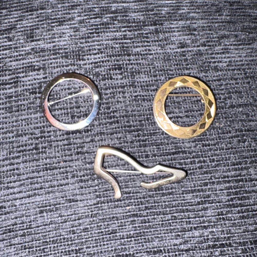 3 vintage brooches 1 silver high heel 1 silver circle 1 gold circle